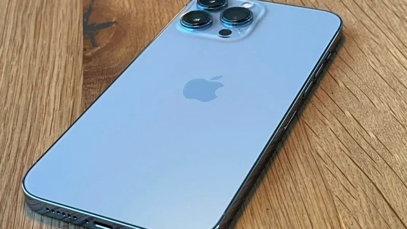 iPhone 13 Pro Max vs. Android Flagships: A Comparative Overview